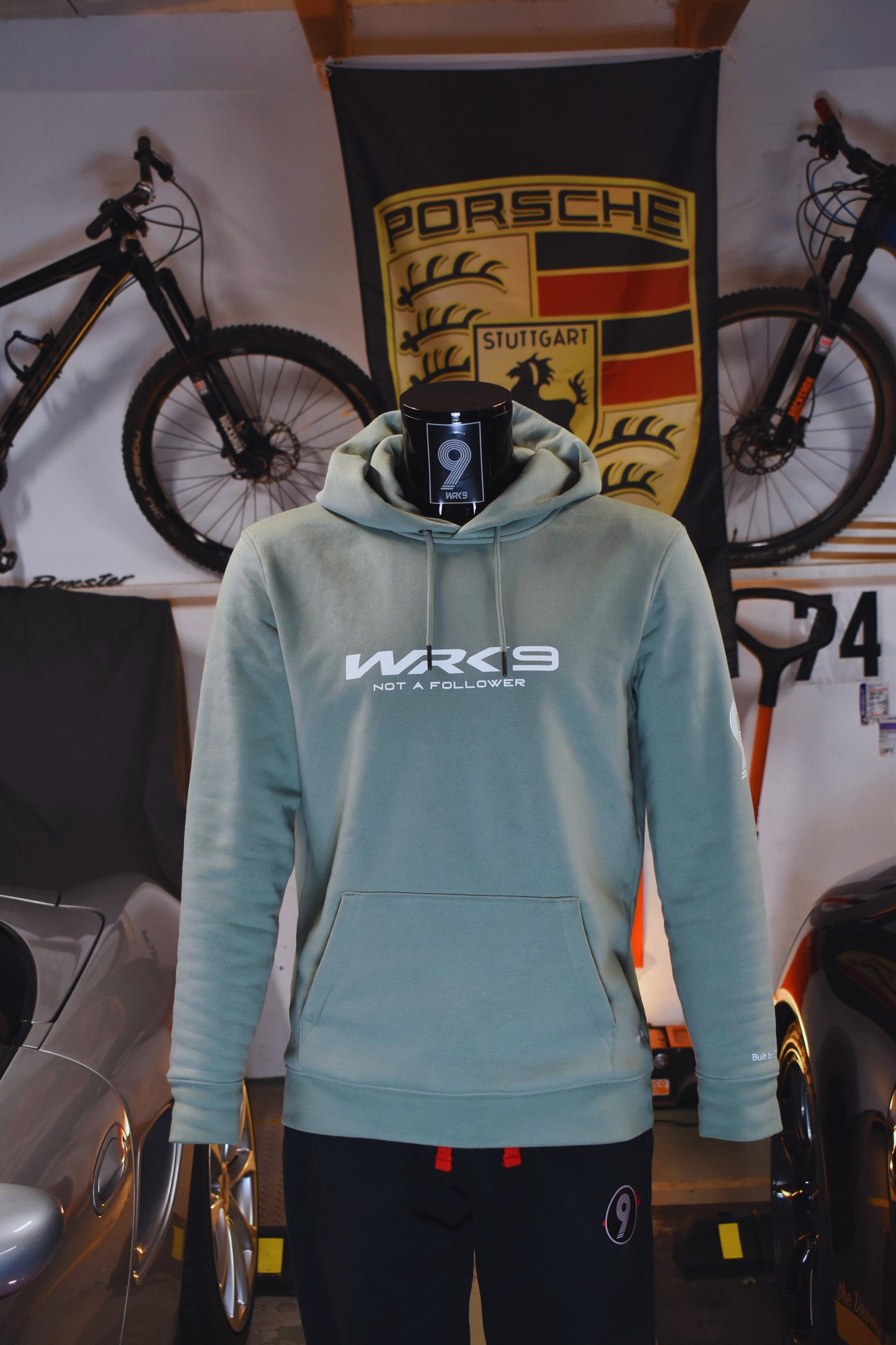 WRK9 Sonderwunsch Hoodie – NOT A FOLLOWER Edition