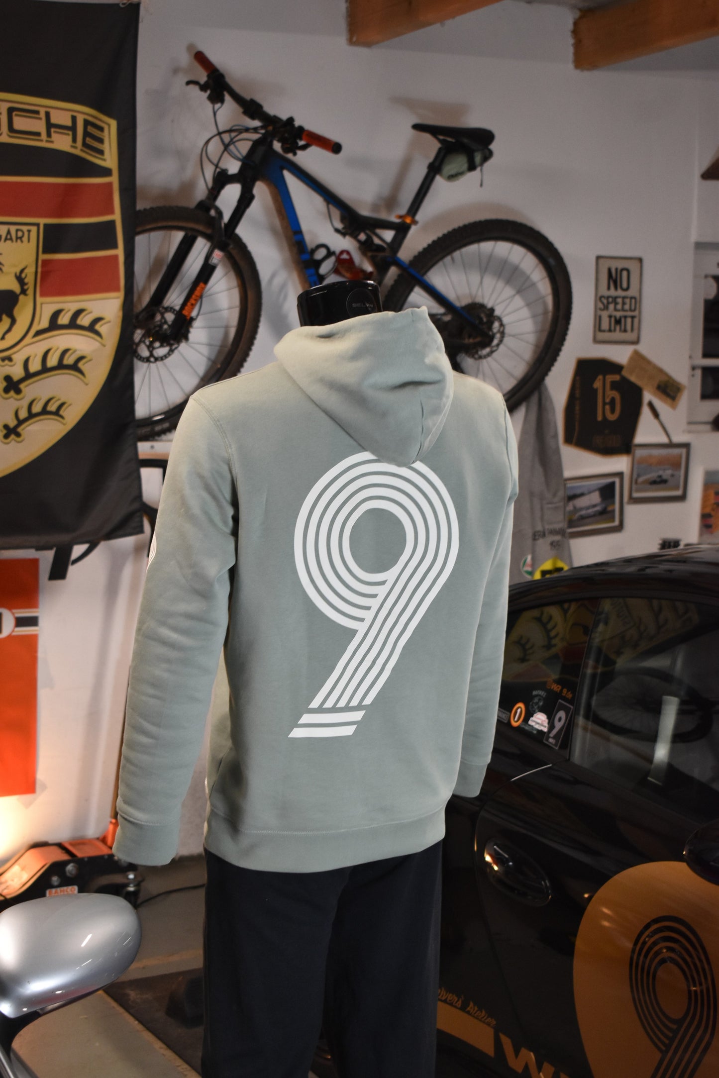 WRK9 Sonderwunsch Hoodie – NOT A FOLLOWER Edition