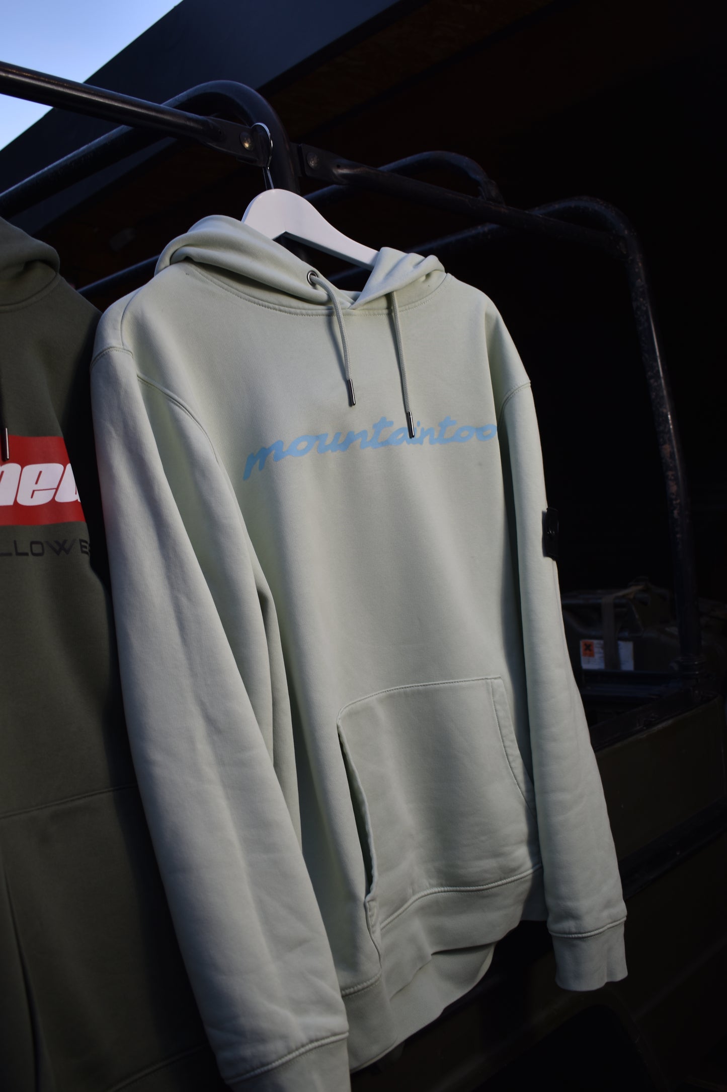 Mountaintool Hoodie mit besonderem Patch – NAF Edition in Mint Green