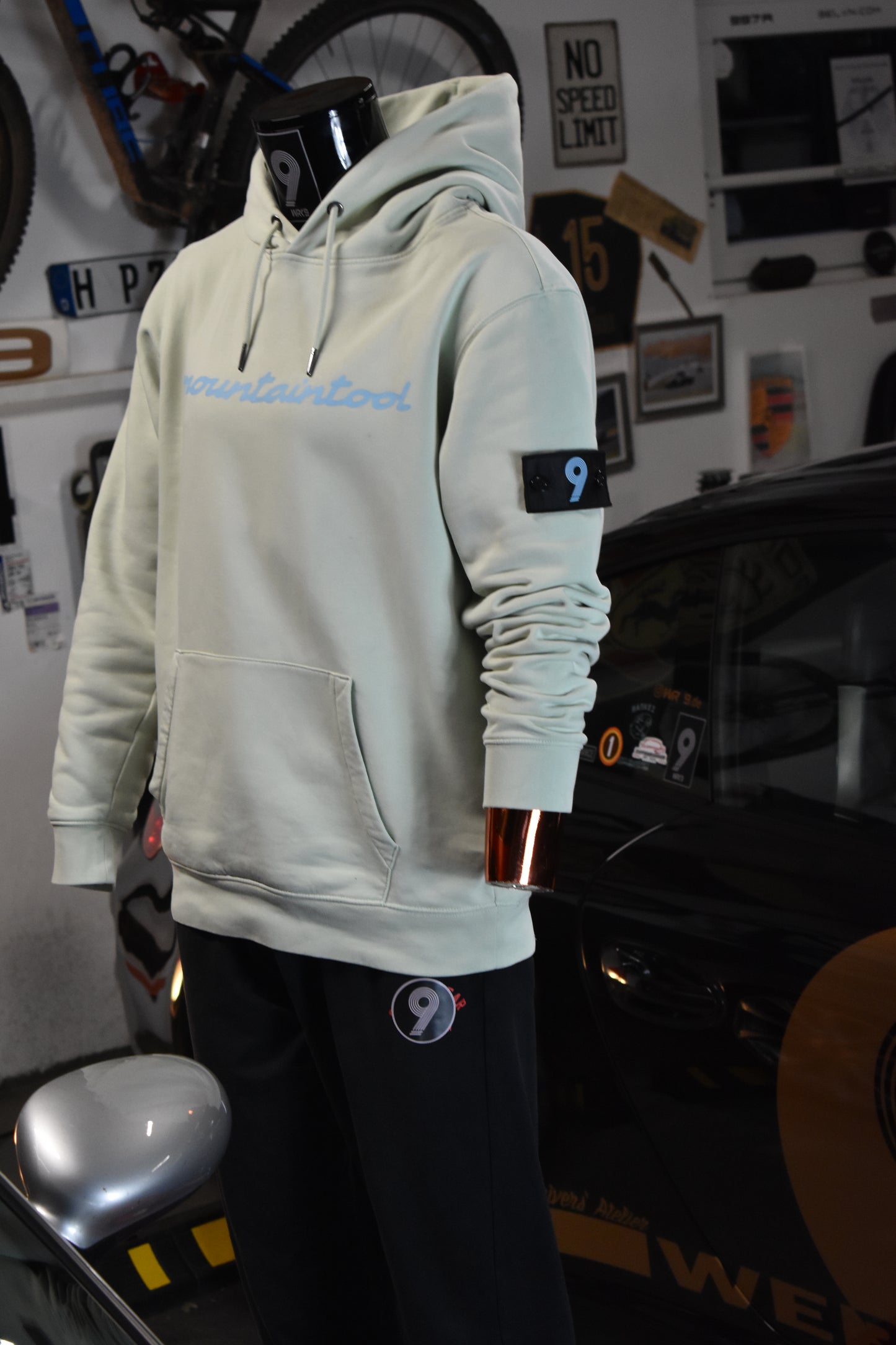 Mountaintool Hoodie mit besonderem Patch – NAF Edition in Mint Green