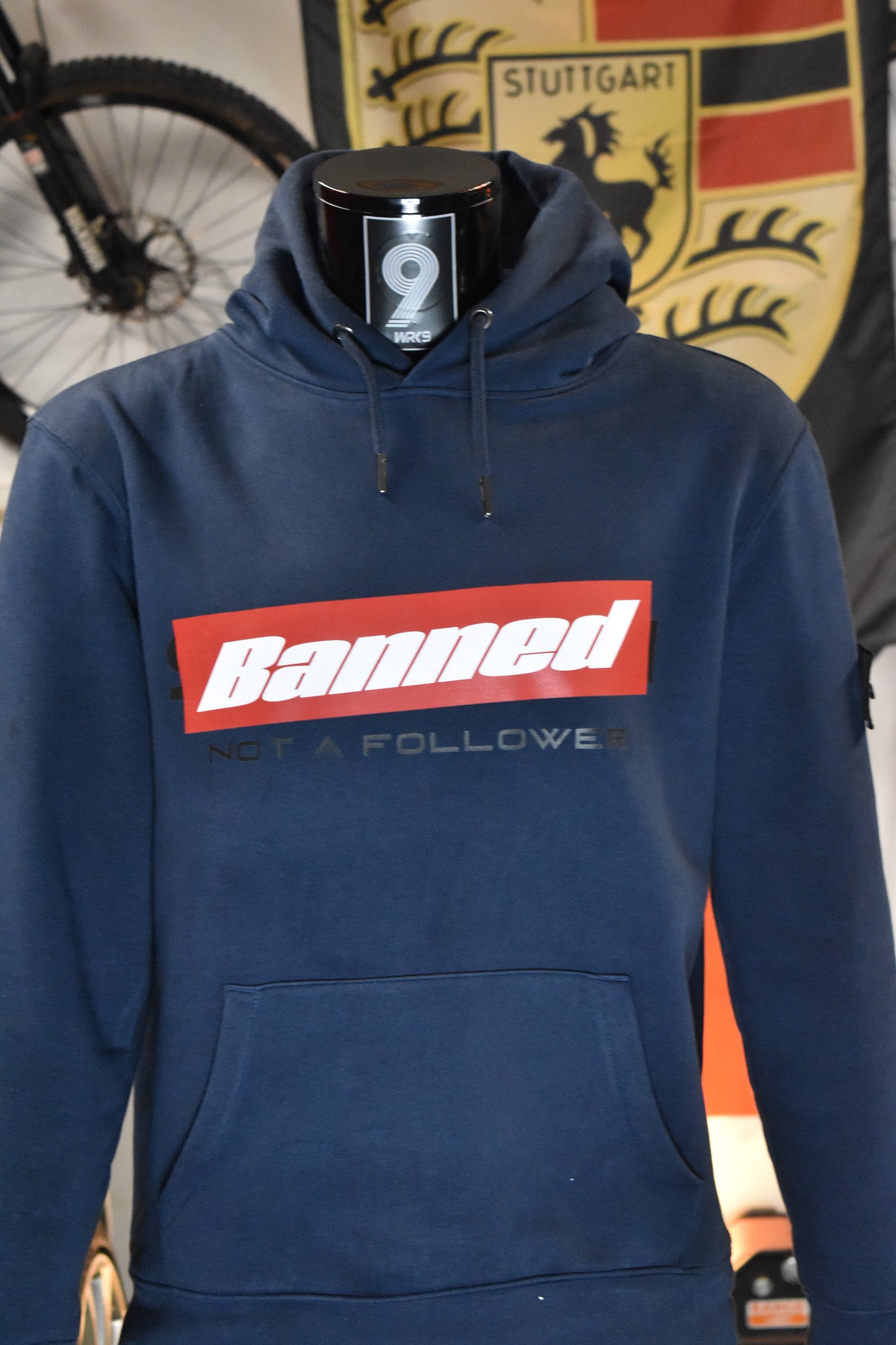 OUTLAW Hoodie mit besonderem Patch  – BANNED Edition in Navy Blue