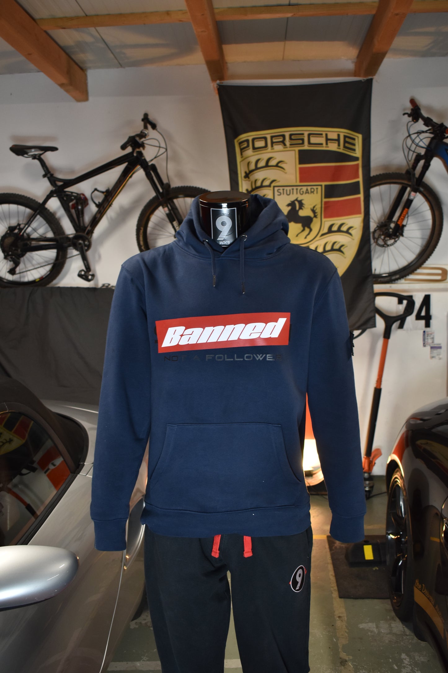 OUTLAW Hoodie mit besonderem Patch  – BANNED Edition in Navy Blue