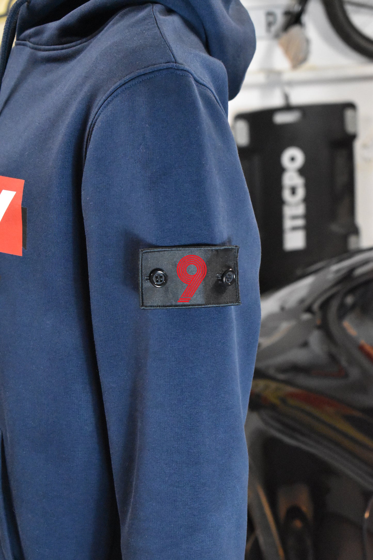 OUTLAW Hoodie mit besonderem Patch  – BANNED Edition in Navy Blue