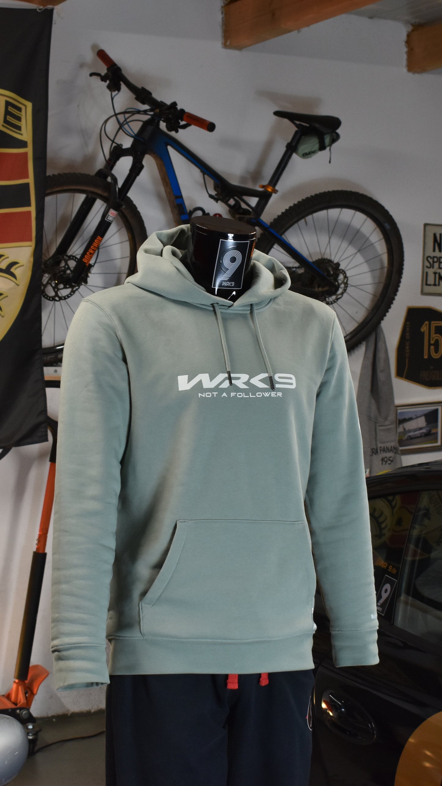 WRK9 Sonderwunsch Hoodie – NOT A FOLLOWER Edition