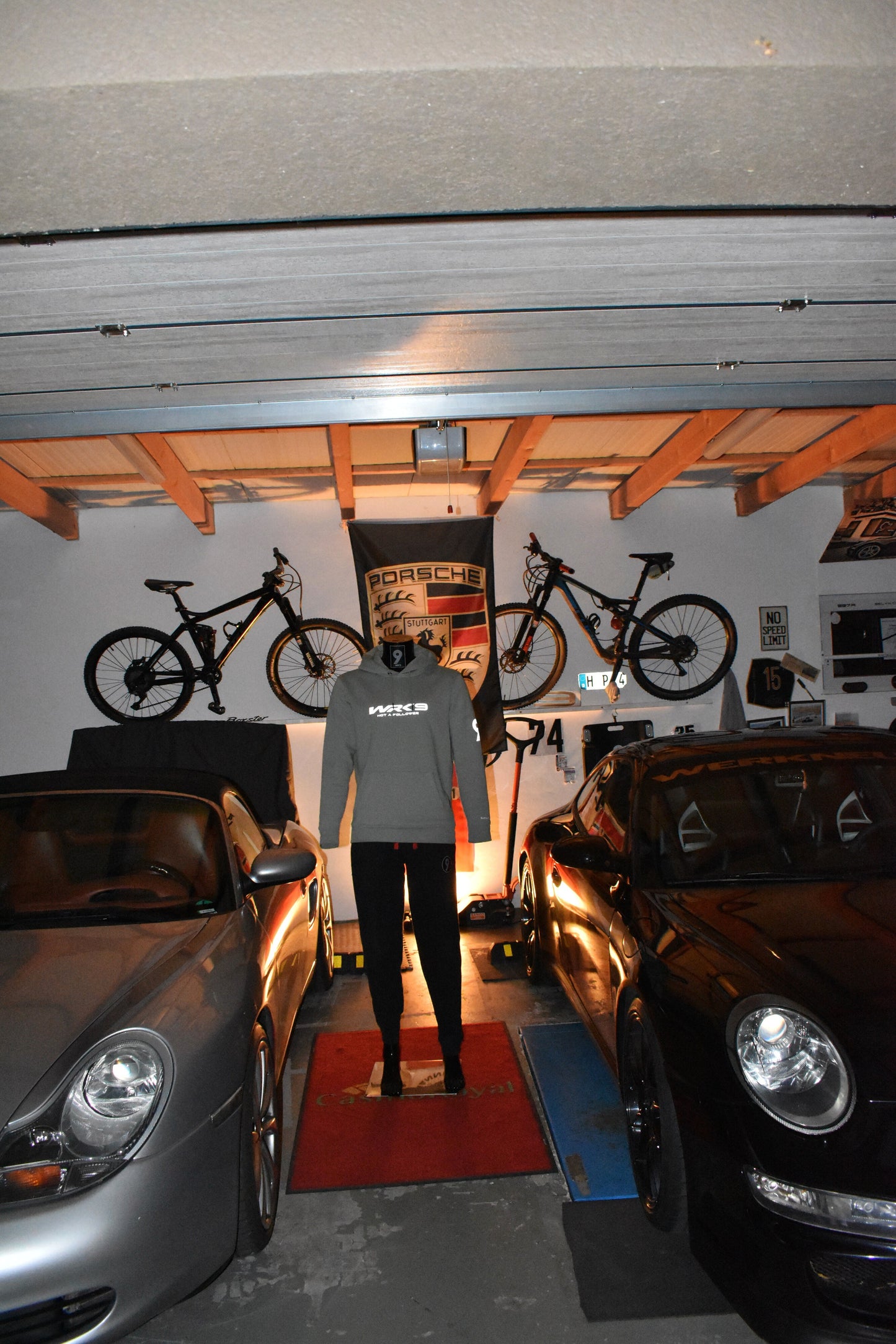 WRK9 Sonderwunsch Hoodie – NOT A FOLLOWER Edition